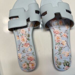 Crown & Ivy Sky Blue Floral Sandals